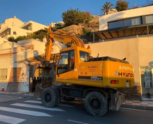 Derribo y retirada de escombros en Castell de Ferro