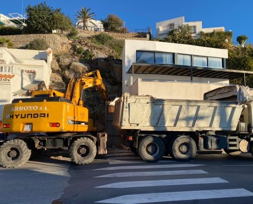 Derribo y retirada de escombros en Castell de Ferro